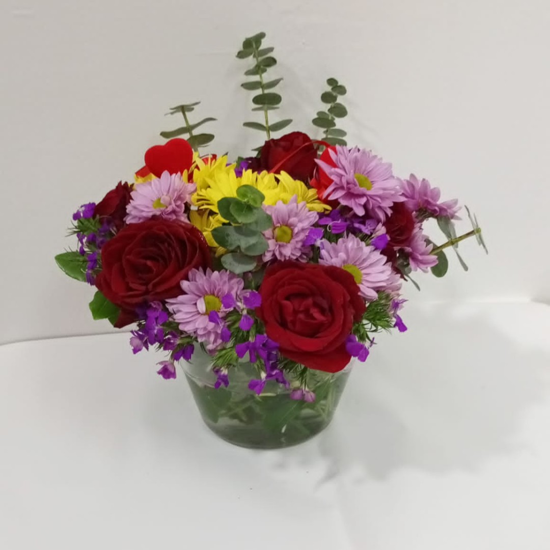 Tutkulu Aşkın Çiçek Senfonisi Kırmızı Güller ve Bahar Çiçekleri - Uşak Çiçek Evi