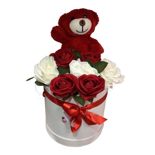 Kirmizi Beyaz Guller Sevgi Dolu Ayi Hediye Buketi